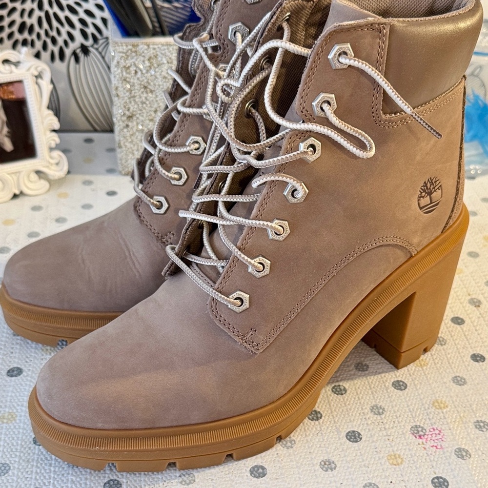 Timberland Women's Brown Heeled Boots - Picture 4 of 4